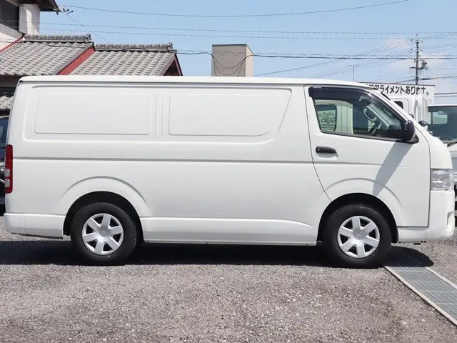 トヨタ ハイエースバン QDF-GDH201V(2WD)の写真8