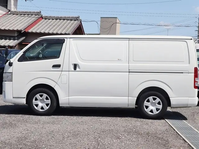 トヨタ ハイエースバン QDF-GDH201V(2WD)の写真9