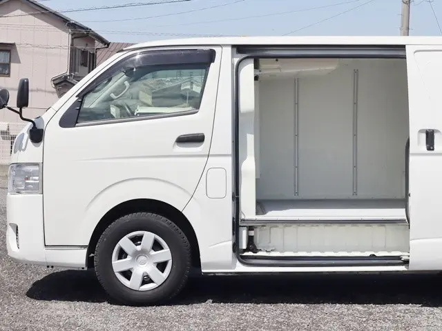 トヨタ ハイエースバン QDF-GDH201V(2WD)の写真10