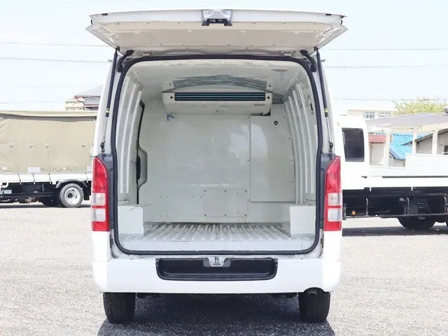 トヨタ ハイエースバン QDF-GDH201V(2WD)の写真11