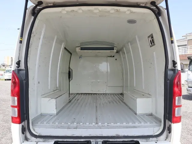 トヨタ ハイエースバン QDF-GDH201V(2WD)の写真12