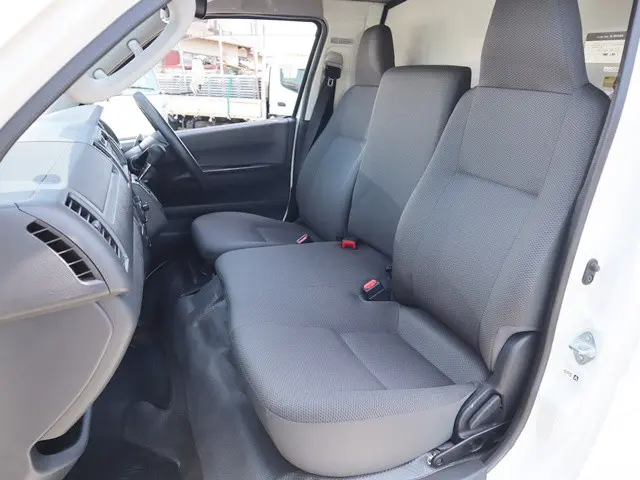 トヨタ ハイエースバン QDF-GDH201V(2WD)の写真37