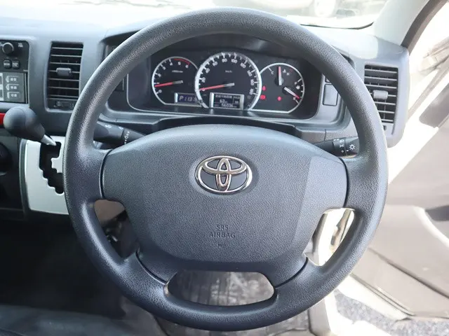 トヨタ ハイエースバン QDF-GDH201V(2WD)の写真38