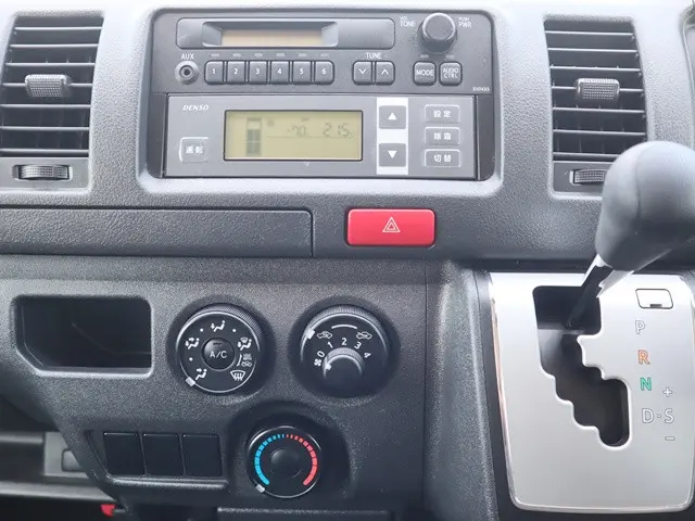 トヨタ ハイエースバン QDF-GDH201V(2WD)の写真41