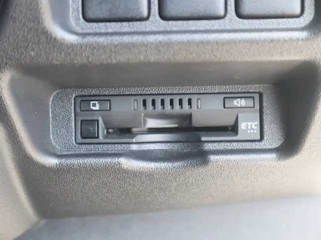 トヨタ ハイエースバン QDF-GDH201V(2WD)の写真42