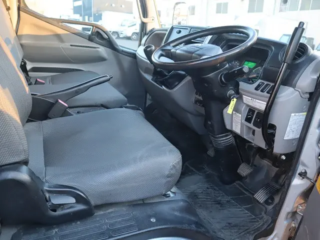 三菱 キャンター TPG-FBA30(2WD)の写真31