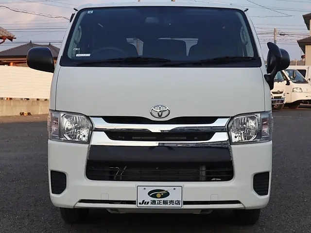 トヨタ ハイエースバン CBF-TRH200V(2WD)の写真3