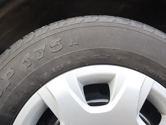 トヨタ ハイエースバン CBF-TRH200V(2WD)の写真25