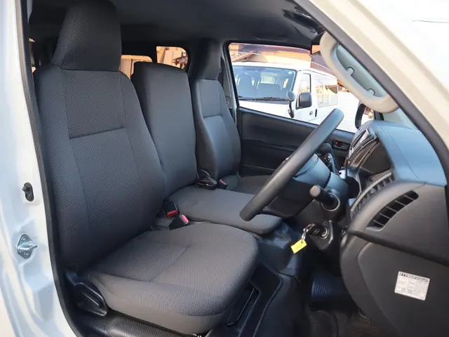 トヨタ ハイエースバン CBF-TRH200V(2WD)の写真35