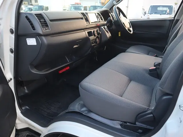 トヨタ ハイエースバン CBF-TRH200V(2WD)の写真36