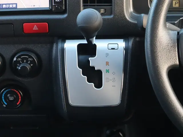 トヨタ ハイエースバン CBF-TRH200V(2WD)の写真39