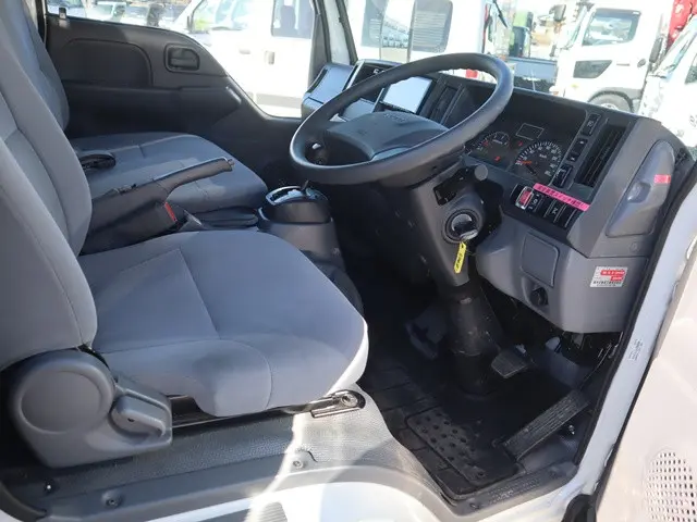 いすゞ エルフ TRG-NJR85A(2WD)の写真37