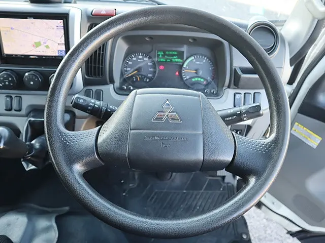 三菱 キャンター TPG-FBA20(2WD)の写真4