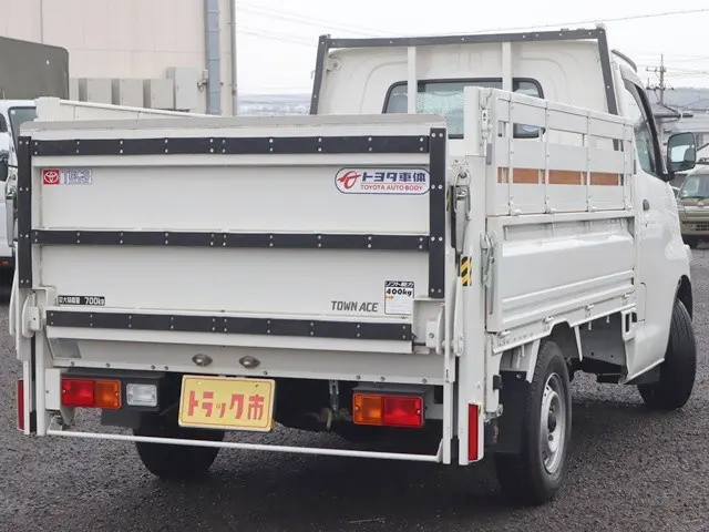 トヨタ タウンエーストラック DBF-S402U改(2WD)の写真2