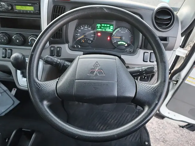 三菱 キャンター 2RG-FBA20(2WD)の写真4