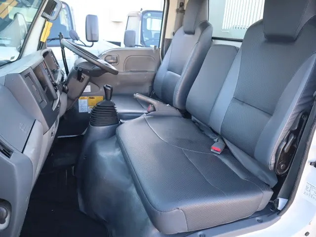 いすゞ エルフ TPG-NKR85AN(2WD)の写真32