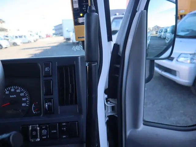 いすゞ エルフ TPG-NKR85AN(2WD)の写真38