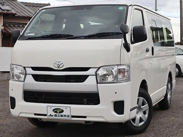 トヨタ ハイエースバン 3BF-TRH200V(2WD)の写真2
