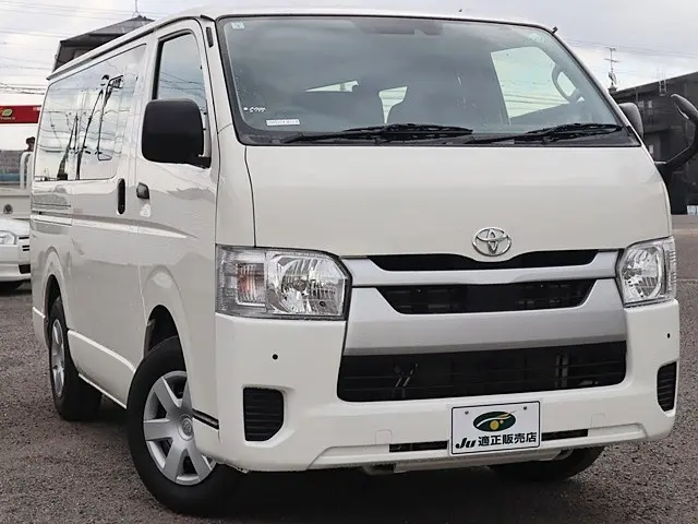 トヨタ ハイエースバン 3BF-TRH200V(2WD)の写真4