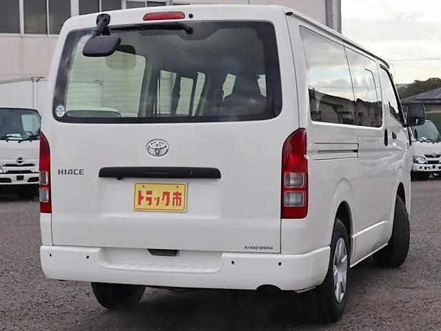 トヨタ ハイエースバン 3BF-TRH200V(2WD)の写真5