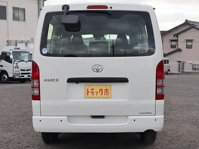 トヨタ ハイエースバン 3BF-TRH200V(2WD)の写真6