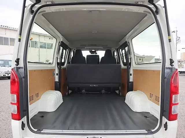 トヨタ ハイエースバン 3BF-TRH200V(2WD)の写真13