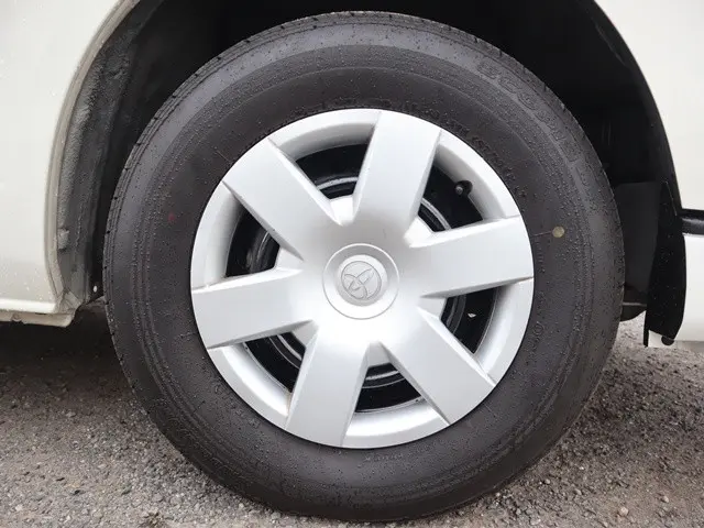 トヨタ ハイエースバン 3BF-TRH200V(2WD)の写真28