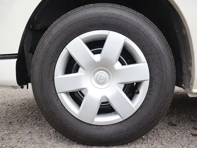 トヨタ ハイエースバン 3BF-TRH200V(2WD)の写真31