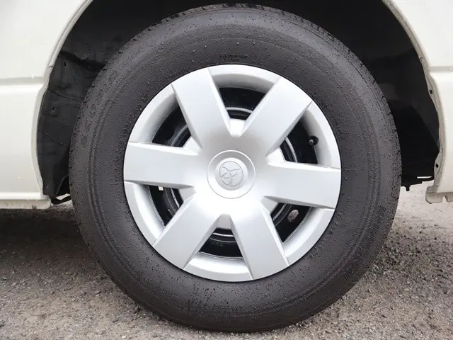 トヨタ ハイエースバン 3BF-TRH200V(2WD)の写真32
