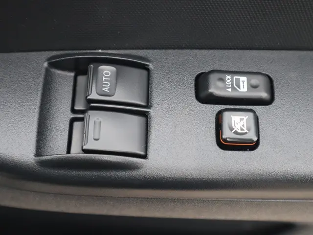 トヨタ ハイエースバン 3BF-TRH200V(2WD)の写真45