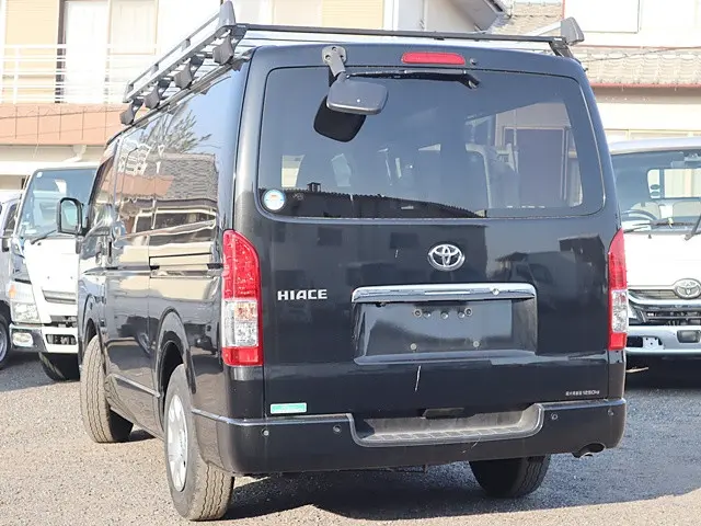 トヨタ ハイエースバン 3BF-TRH200V(2WD)の写真2