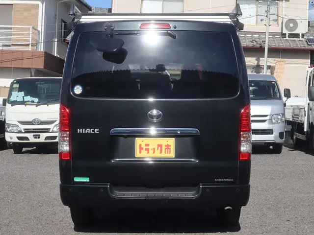 トヨタ ハイエースバン 3BF-TRH200V(2WD)の写真6