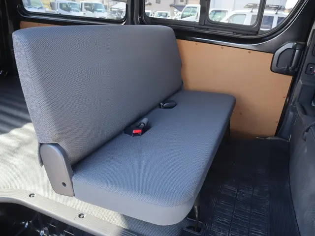 トヨタ ハイエースバン 3BF-TRH200V(2WD)の写真35