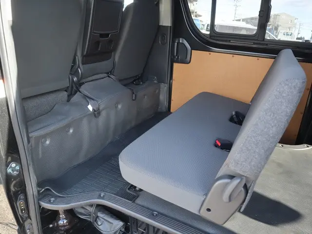 トヨタ ハイエースバン 3BF-TRH200V(2WD)の写真38