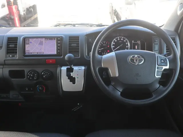 トヨタ ハイエースバン 3BF-TRH200V(2WD)の写真39