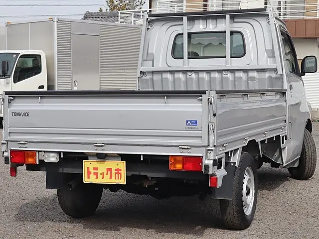 トヨタ タウンエーストラック 5BF-S403U(2WD)の写真5