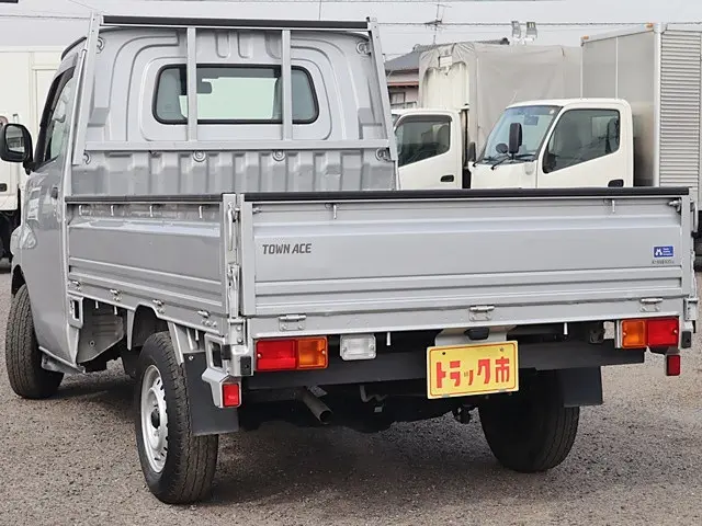 トヨタ タウンエーストラック 5BF-S403U(2WD)の写真7