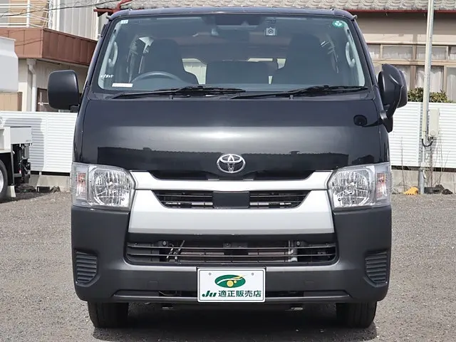 トヨタ ハイエースバン 3BF-TRH200V(2WD)の写真3