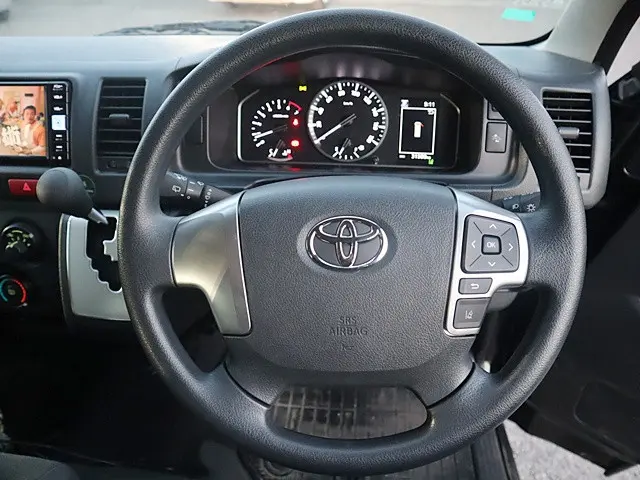 トヨタ ハイエースバン 3BF-TRH200V(2WD)の写真4