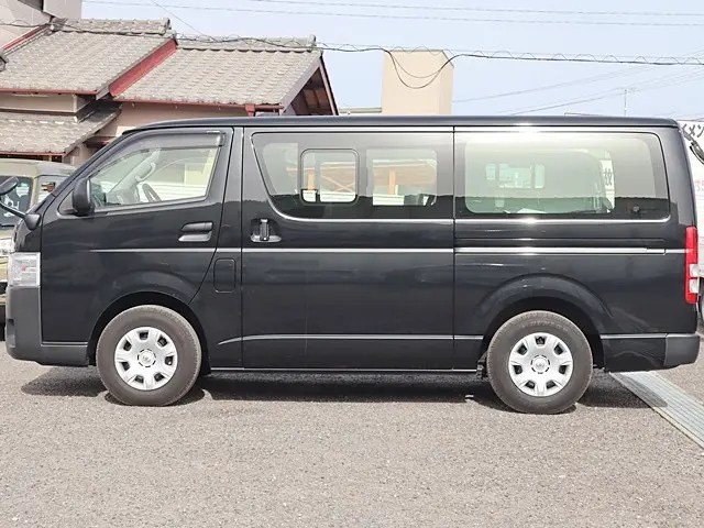 トヨタ ハイエースバン 3BF-TRH200V(2WD)の写真9