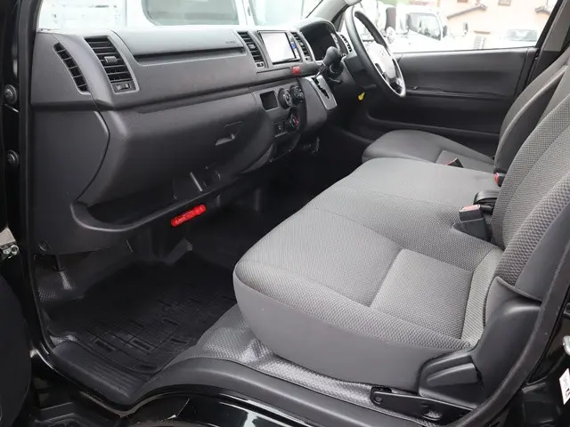 トヨタ ハイエースバン 3BF-TRH200V(2WD)の写真37