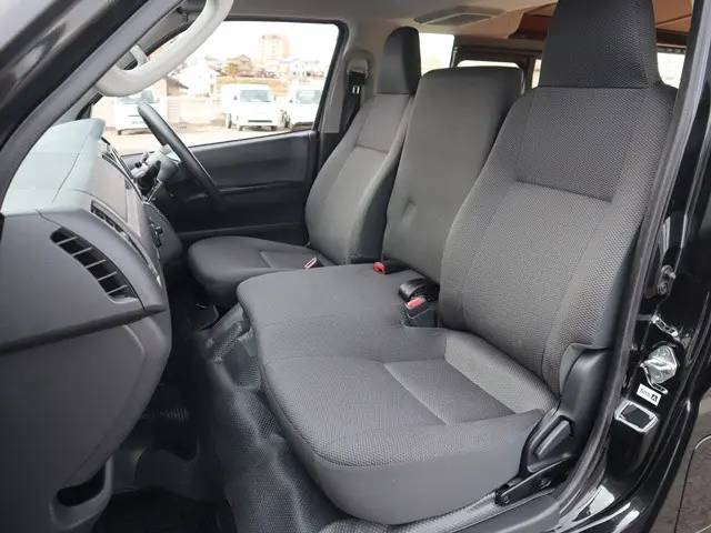 トヨタ ハイエースバン 3BF-TRH200V(2WD)の写真38
