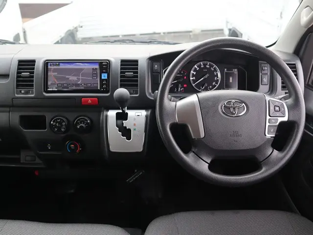 トヨタ ハイエースバン 3BF-TRH200V(2WD)の写真39