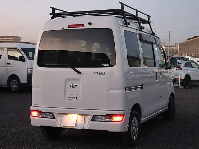 ダイハツ ハイゼットバン 3BD-S331V(4WD)の写真3