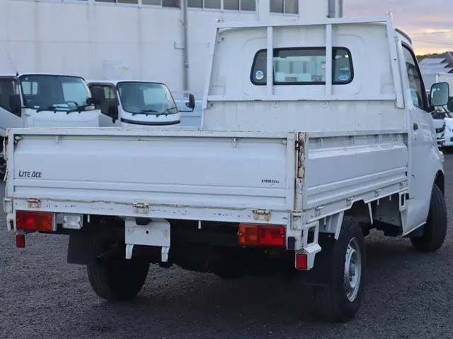 トヨタ ライトエーストラック DBF-S402U(2WD)の写真2