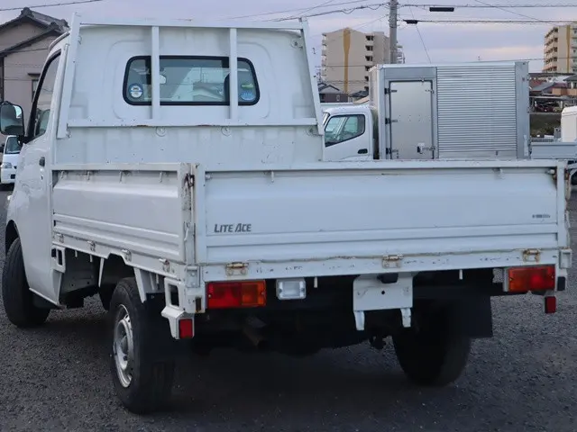 トヨタ ライトエーストラック DBF-S402U(2WD)の写真3