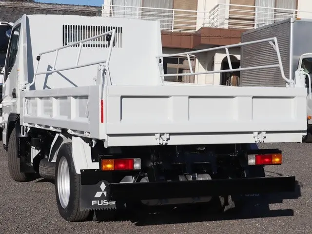 三菱 キャンター 2RG-FBA30(2WD)の写真3