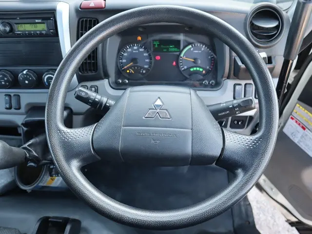 三菱 キャンター 2RG-FBA30(2WD)の写真4