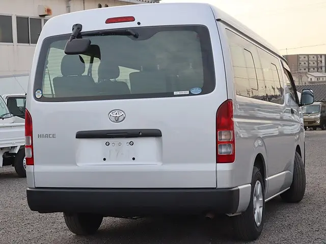 トヨタ ハイエース CBA-TRH214W(2WD)の写真3