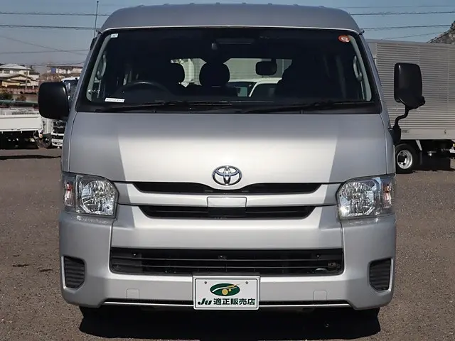 トヨタ ハイエース CBA-TRH214W(2WD)の写真3
